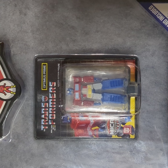 World’s Smallest Action Micro-Figures Transformers “Optimus Prime” #100 1.25" - Picture 2 of 9